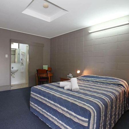 Tandara Hotel Motel Sarina Esterno foto