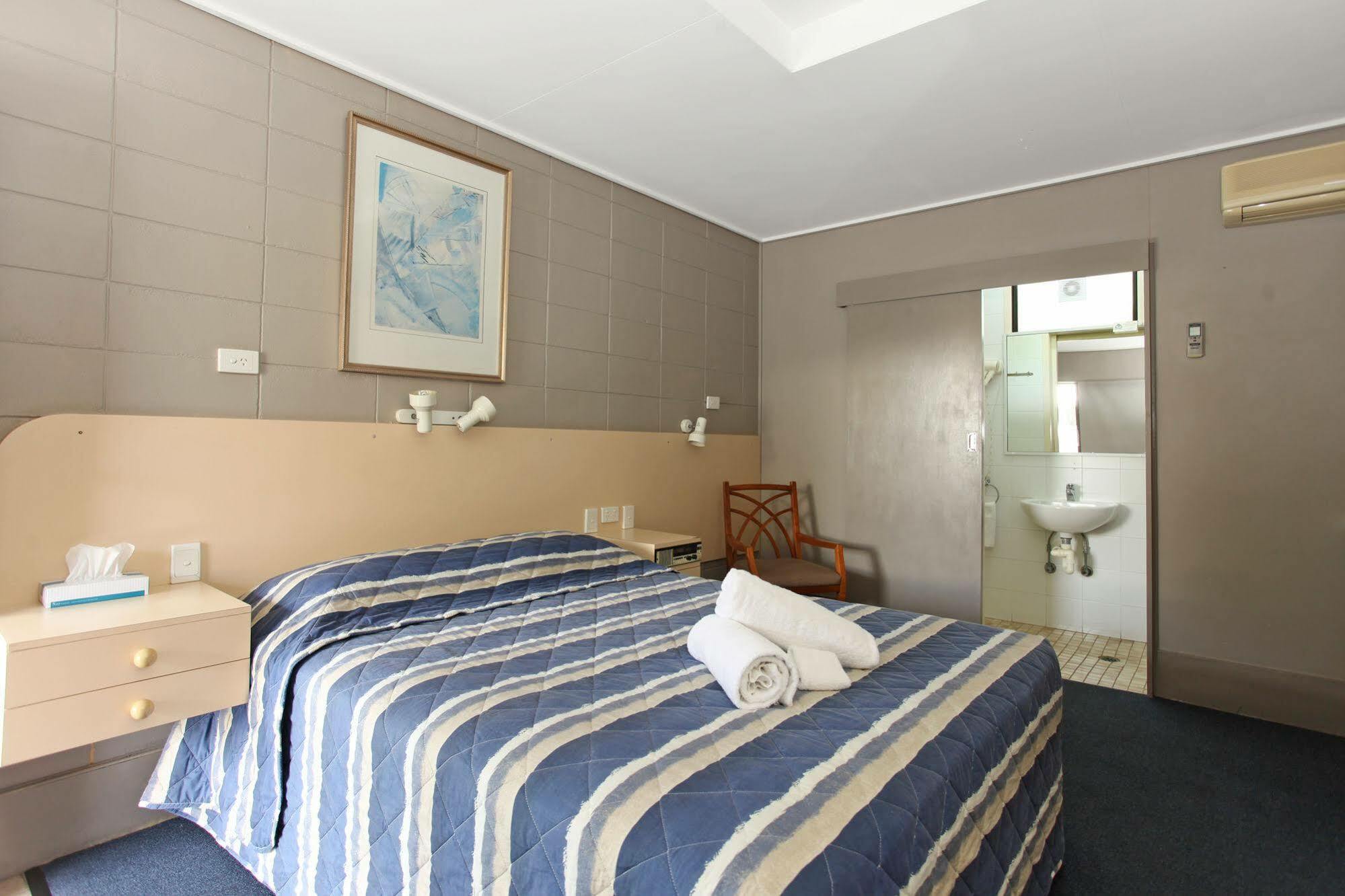 Tandara Hotel Motel Sarina Esterno foto