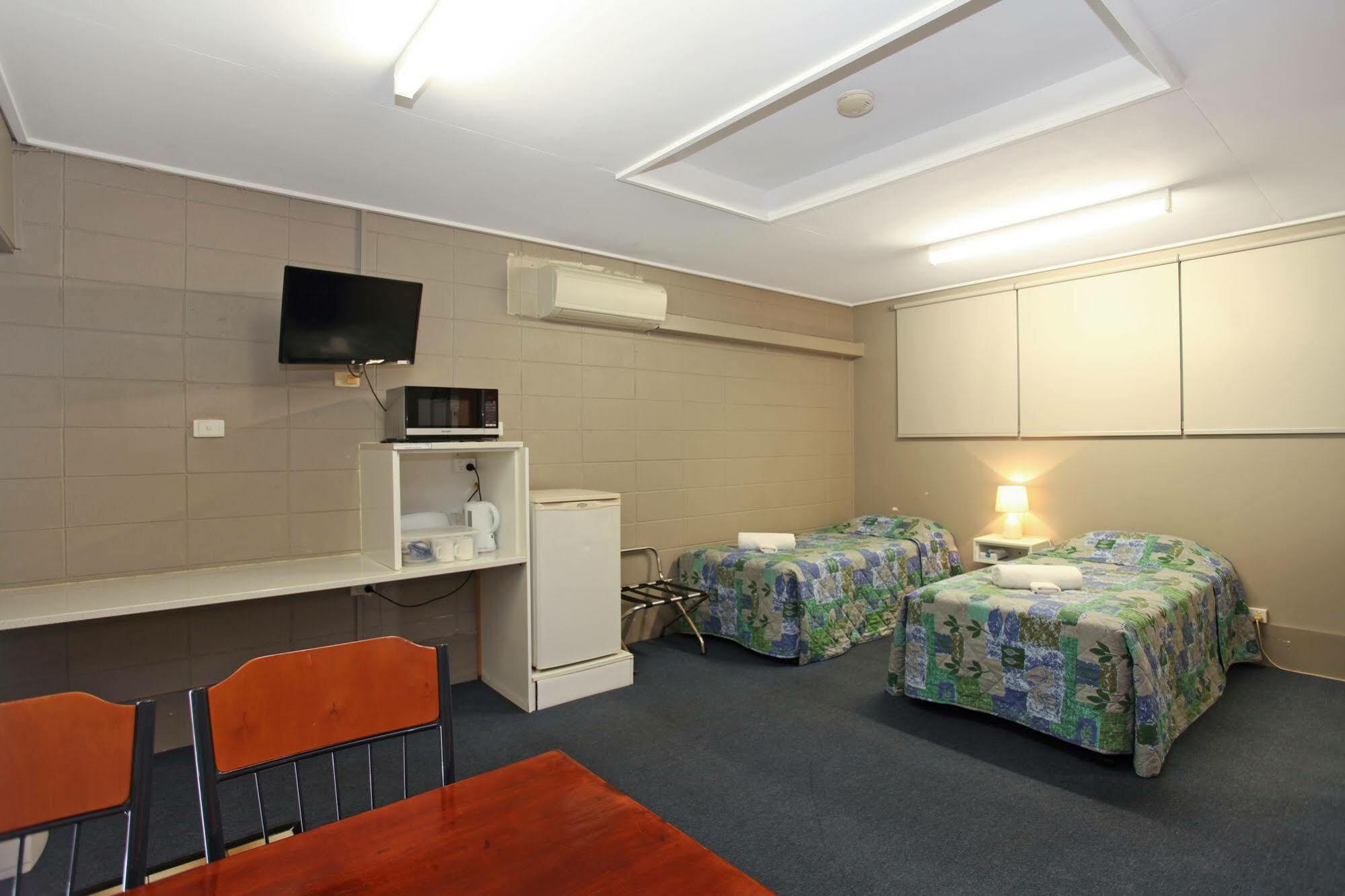 Tandara Hotel Motel Sarina Esterno foto