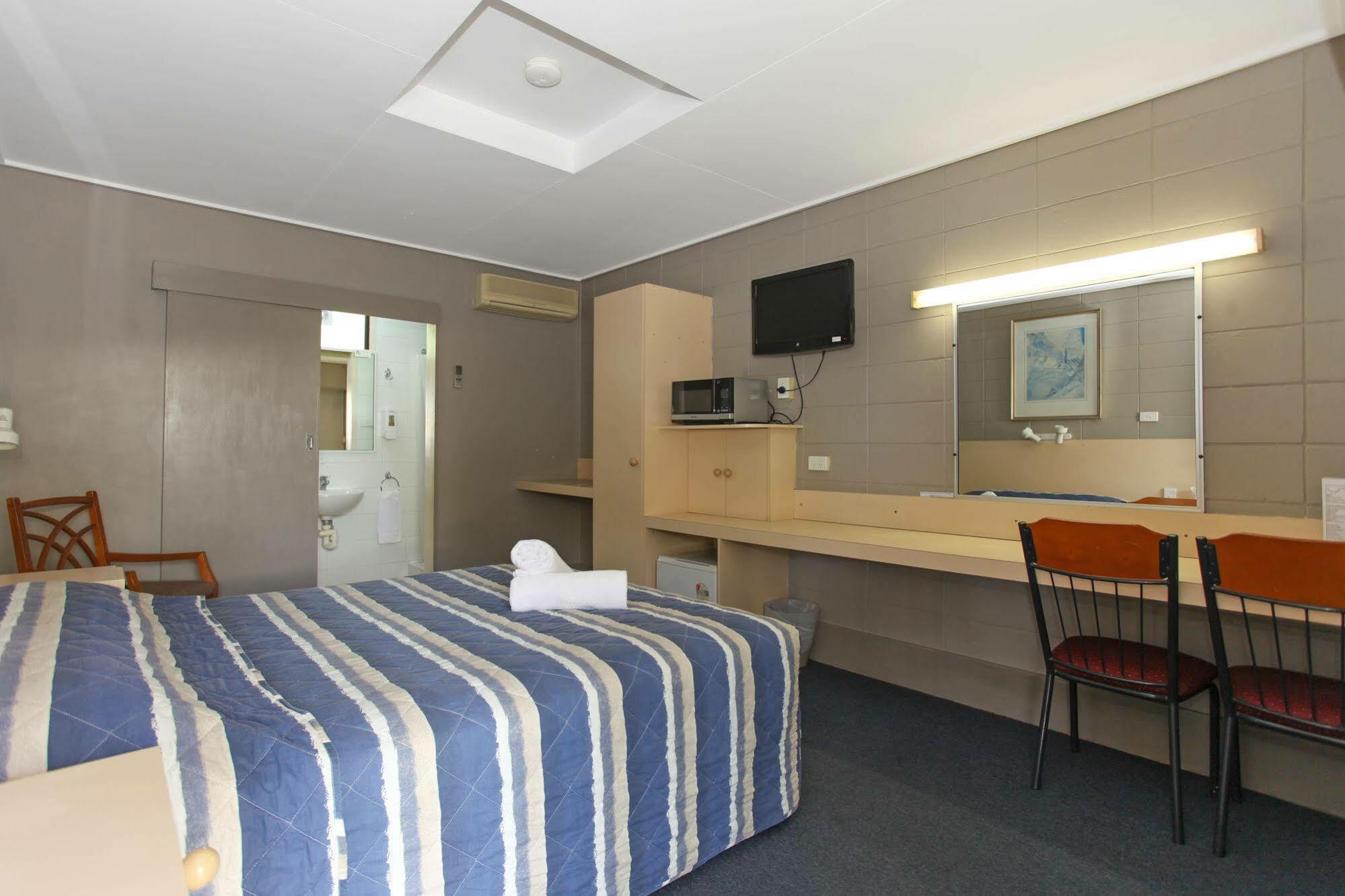 Tandara Hotel Motel Sarina Esterno foto