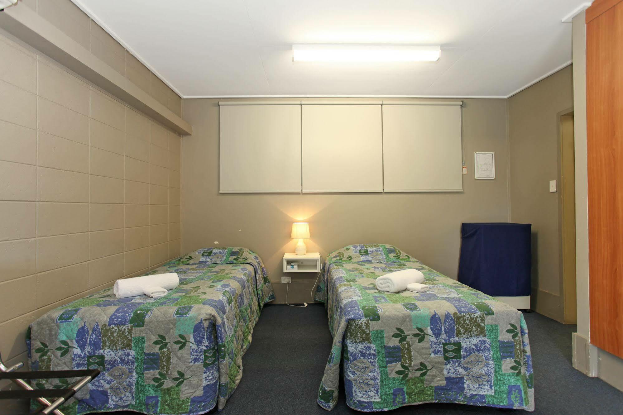 Tandara Hotel Motel Sarina Esterno foto
