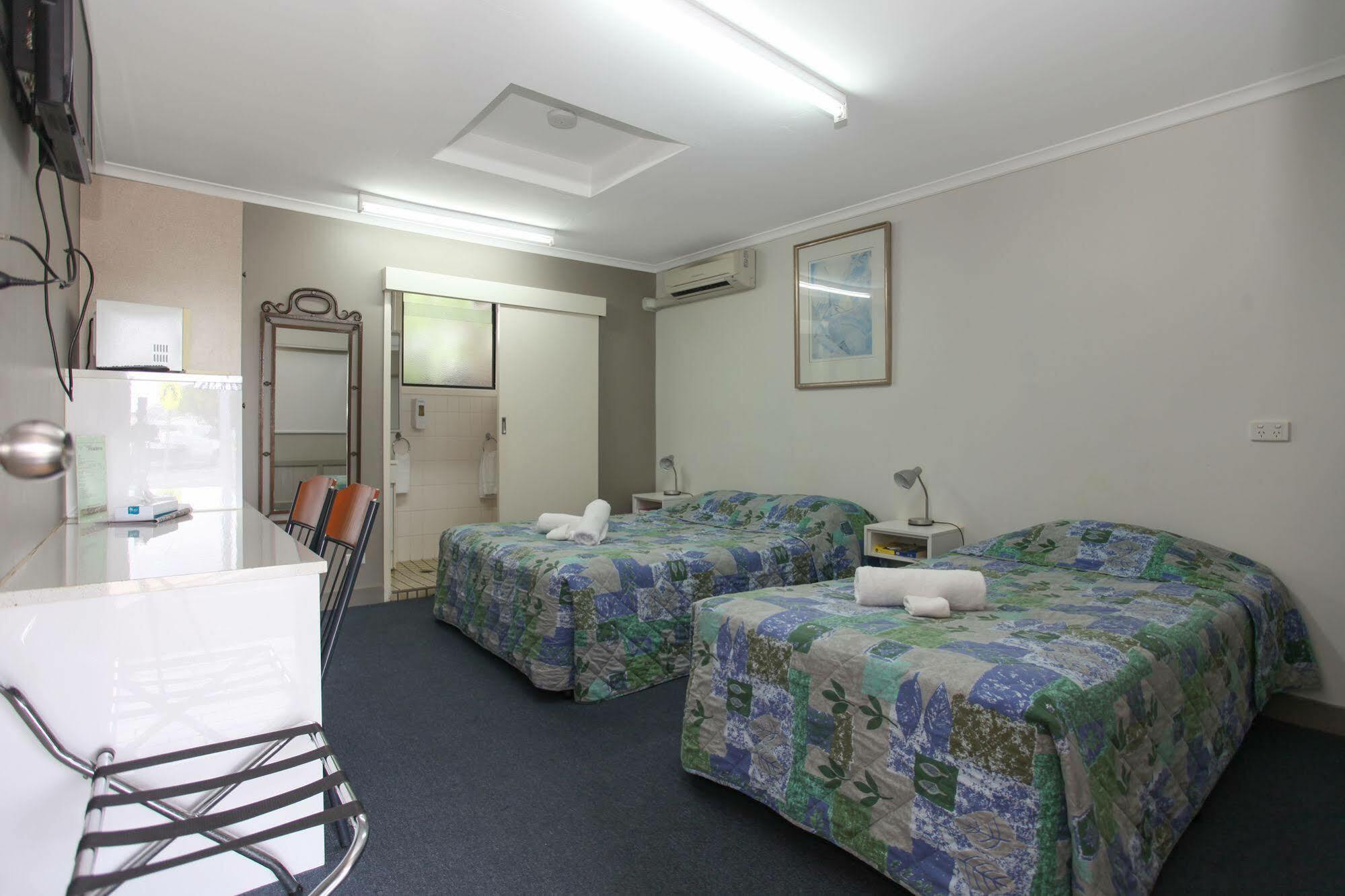 Tandara Hotel Motel Sarina Esterno foto